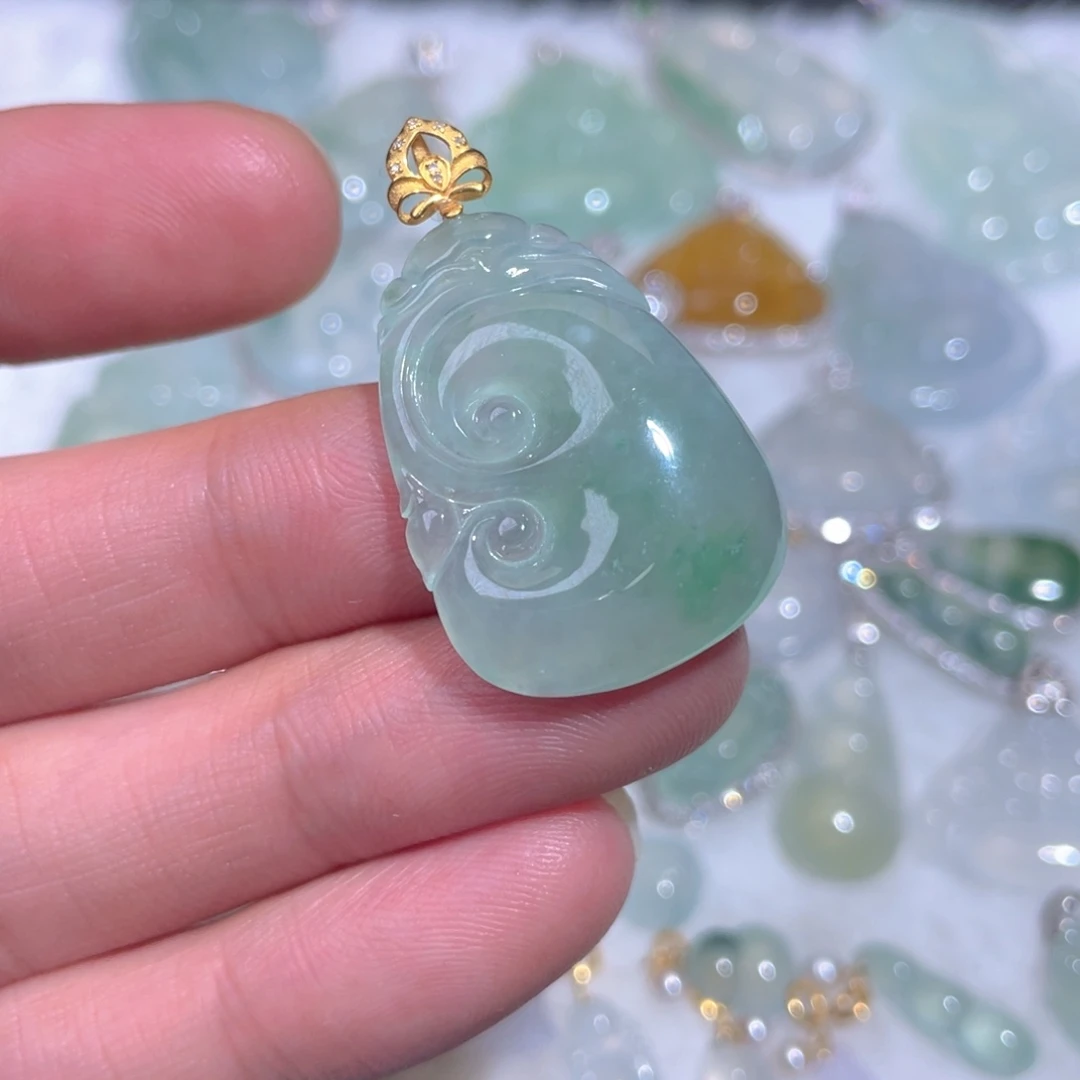 翡翠18K金镶嵌颈饰翡翠