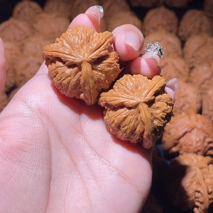 呆***叔文玩核桃吊坠小妹三棱