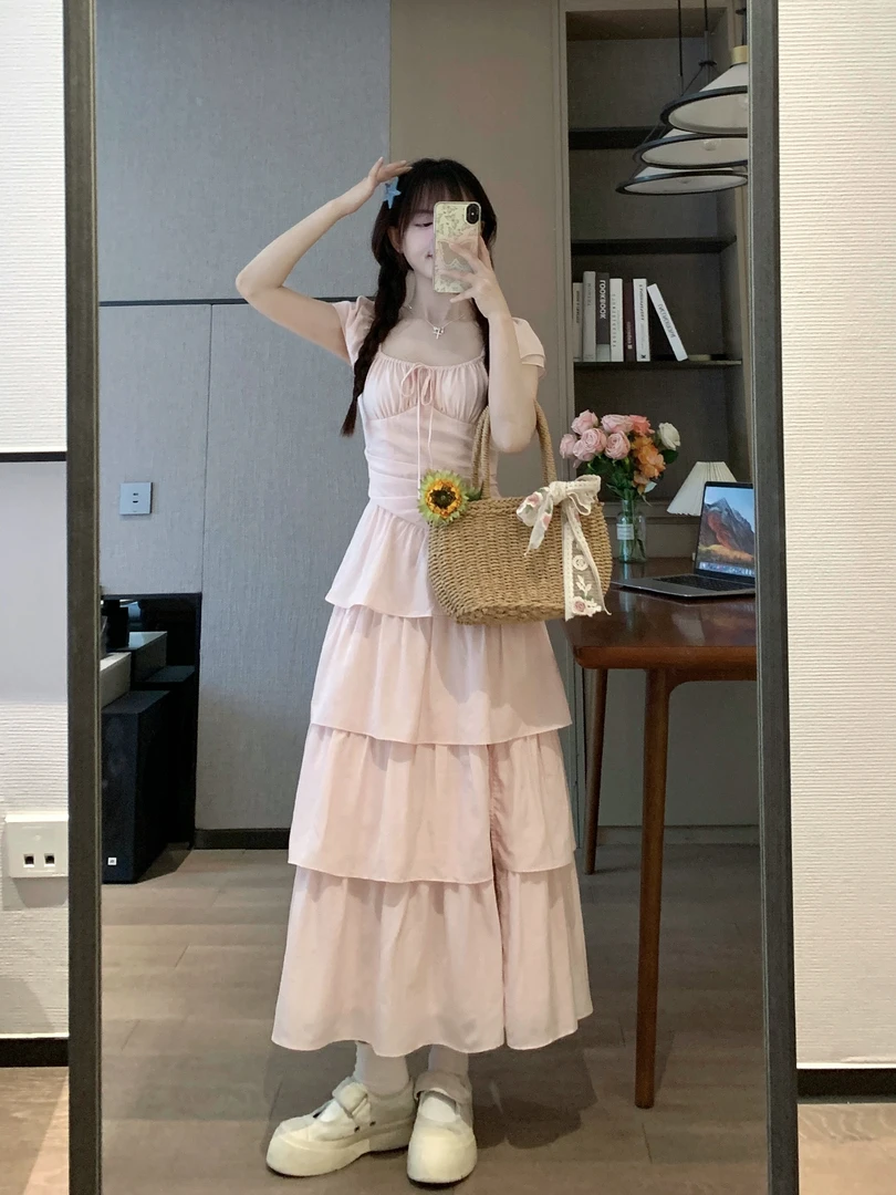 吾小画浅 2025夏季新款设计感温柔气质蛋糕开叉粉色甜美连衣裙
