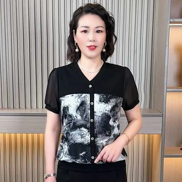 妈妈装夏季V领短袖40-50岁洋气时髦新款中老年女装印花大码显瘦