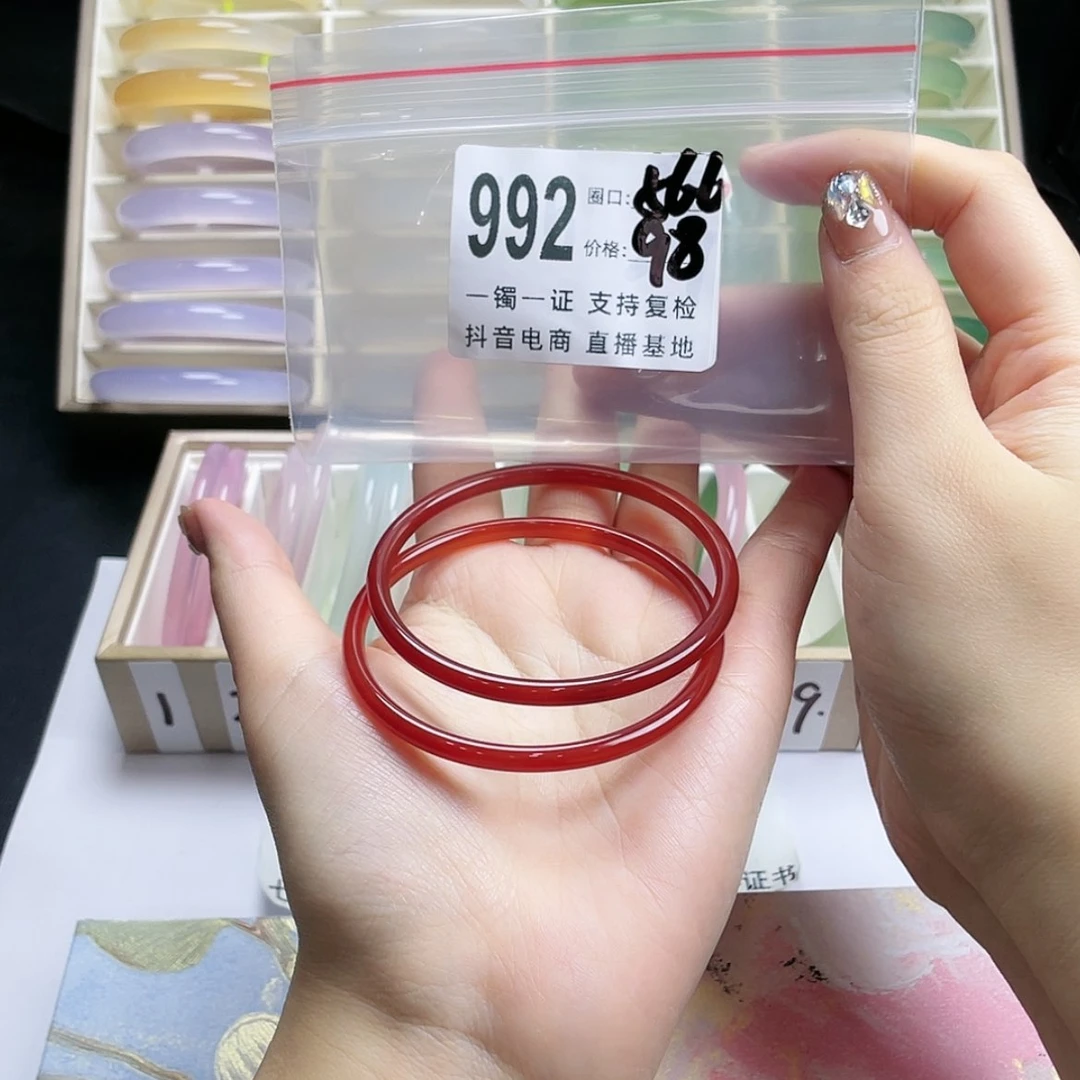【闪购商品】手镯玛瑙/玉髓未镶嵌三***