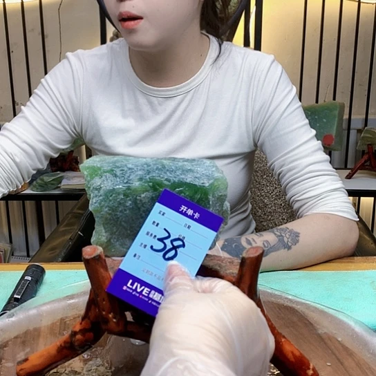 【闪购商品】未镶嵌蛇纹石玉原石乡**的