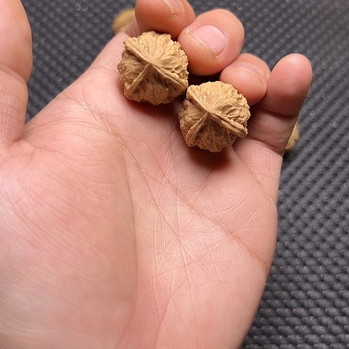 文玩核桃吊坠三棱