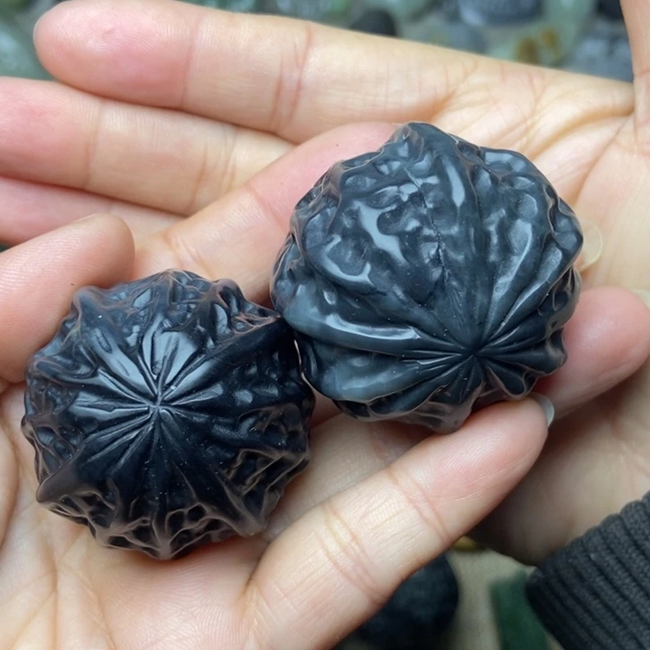 和田玉未镶嵌颈饰有瑕疵处理价，不退不换，介意勿拍…