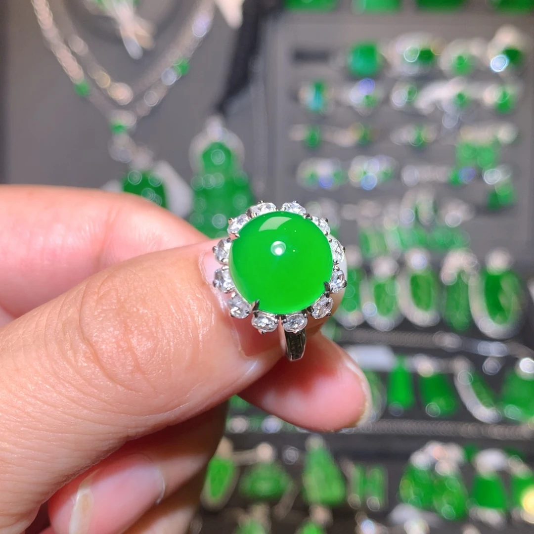 18K金镶嵌戒指翡翠天然翡翠