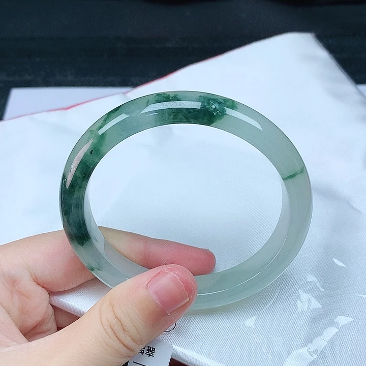 翡翠手镯未镶嵌54贵