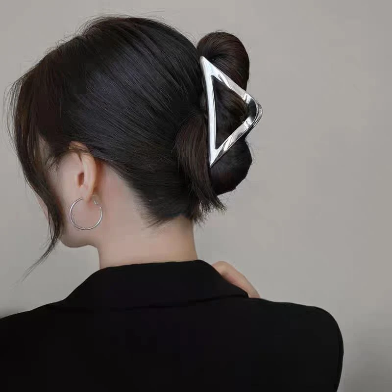 银色系高级感抓夹后脑勺盘发神器金属质感鲨鱼夹发夹头饰发卡b