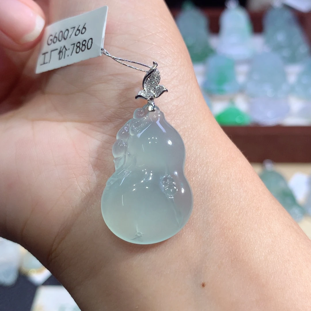 吊坠(不含链)18K金镶嵌翡翠葫芦