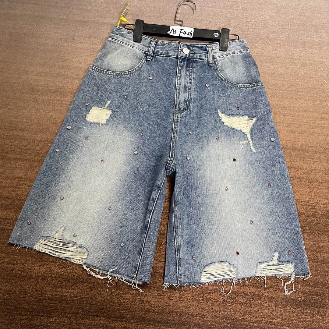 A3-F426 彩钻浅蓝六分美式重工彩钻破洞中裤 无弹（不退换）