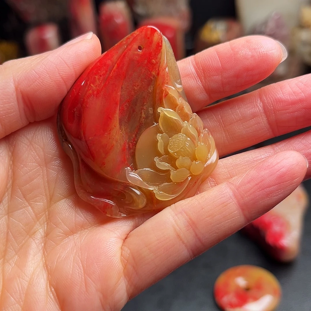 巴林石其他鸡血石挂件