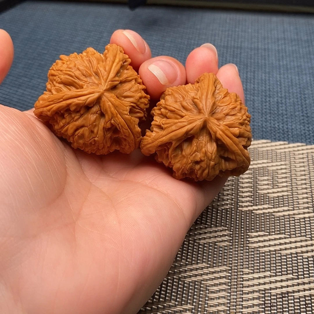 昆****吊坠文玩核桃三棱