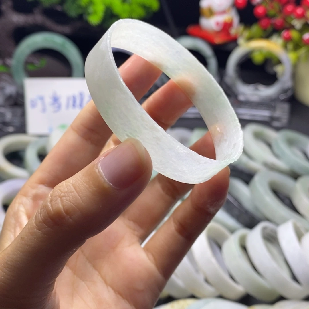 未镶嵌手镯定制翡翠