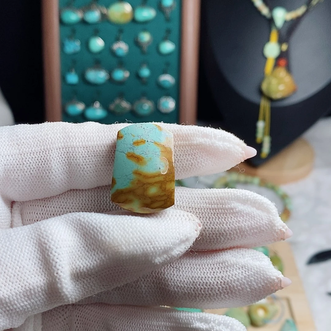 绿松石未镶嵌珠宝奇石