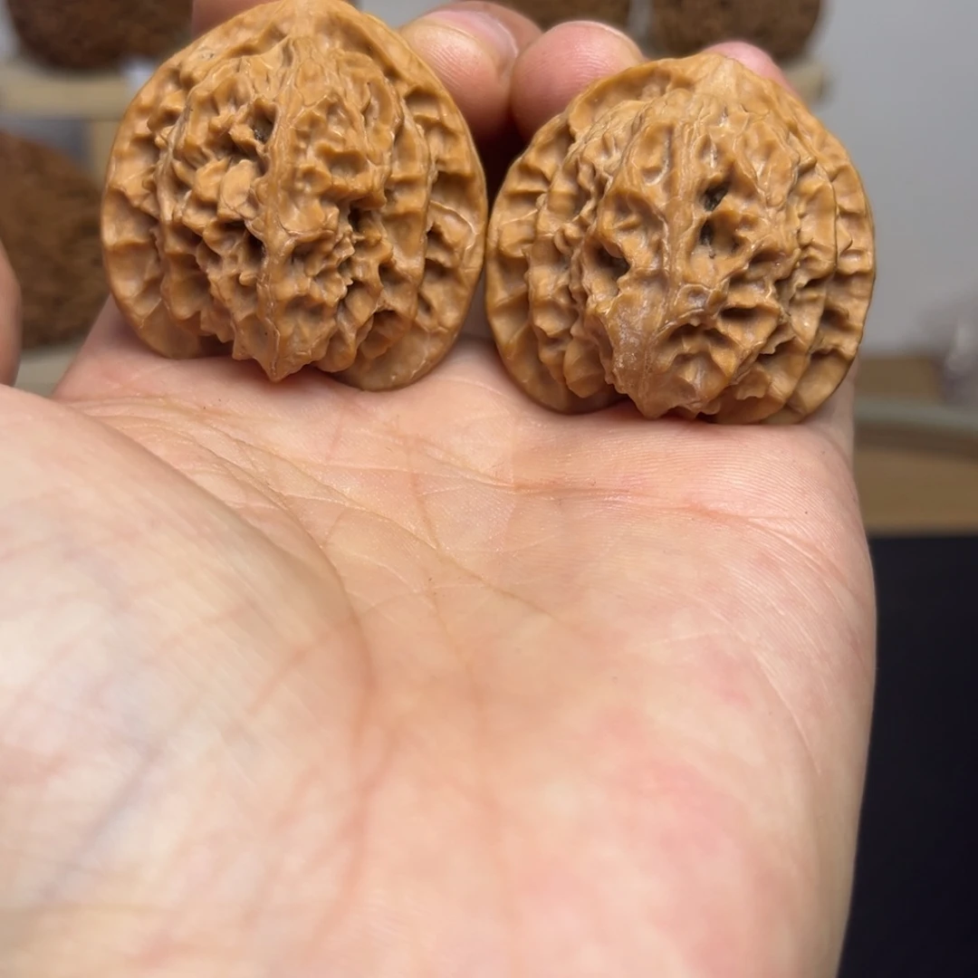 夯***）大叶紫檀（黑酸枝木类）38苹果