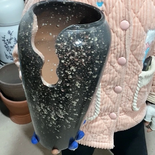 紫砂花盆口15高38，黑缺，处理