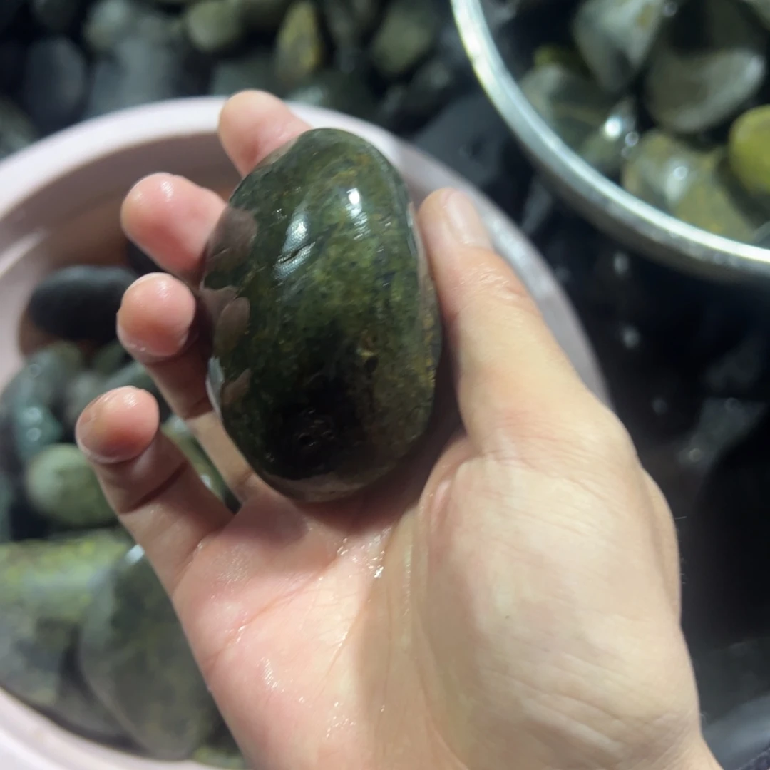 未镶嵌菱锰矿（红纹石）藏玉烁*