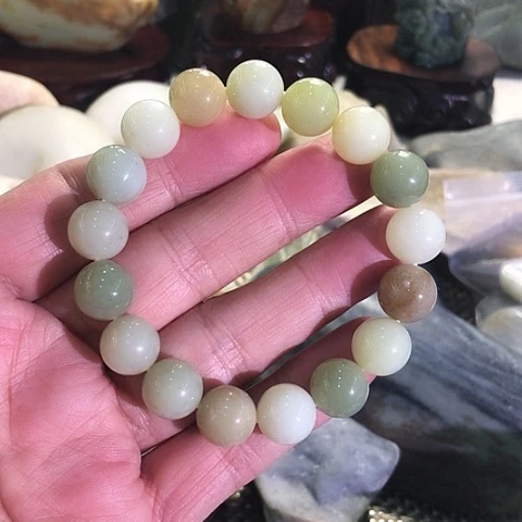 和田玉未镶嵌把件