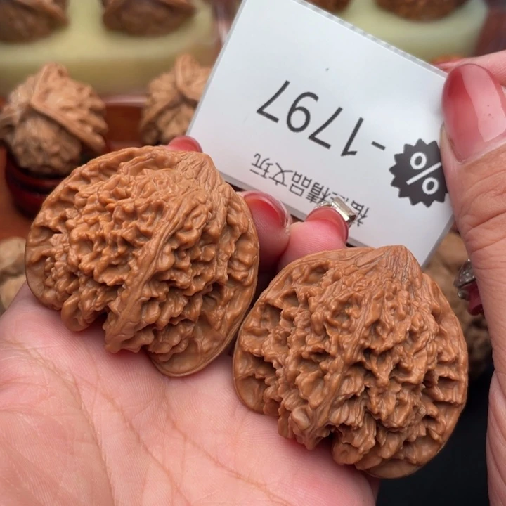 文玩核桃吊坠44老树红皮满天星