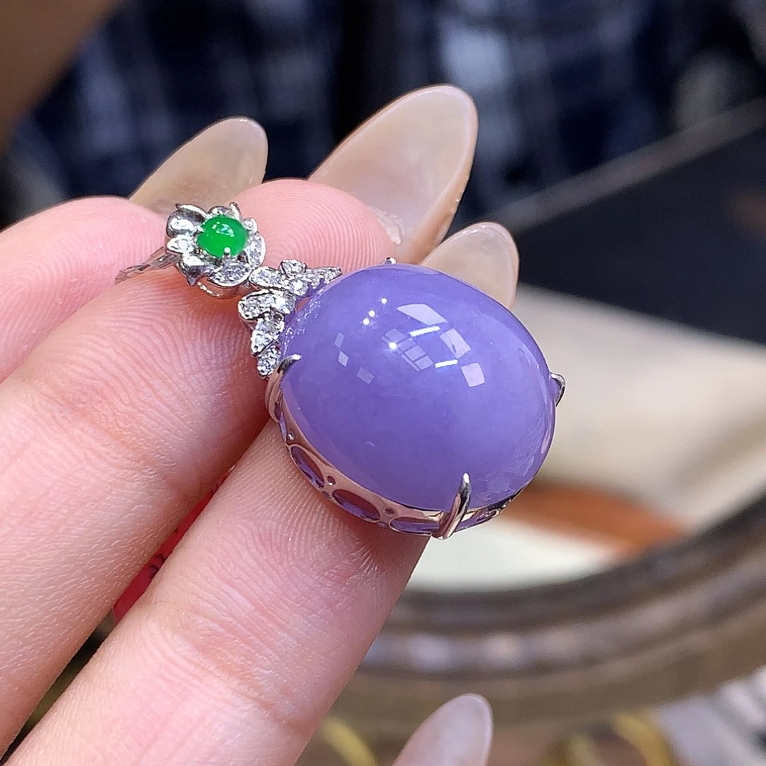 18K金镶嵌挂件翡翠