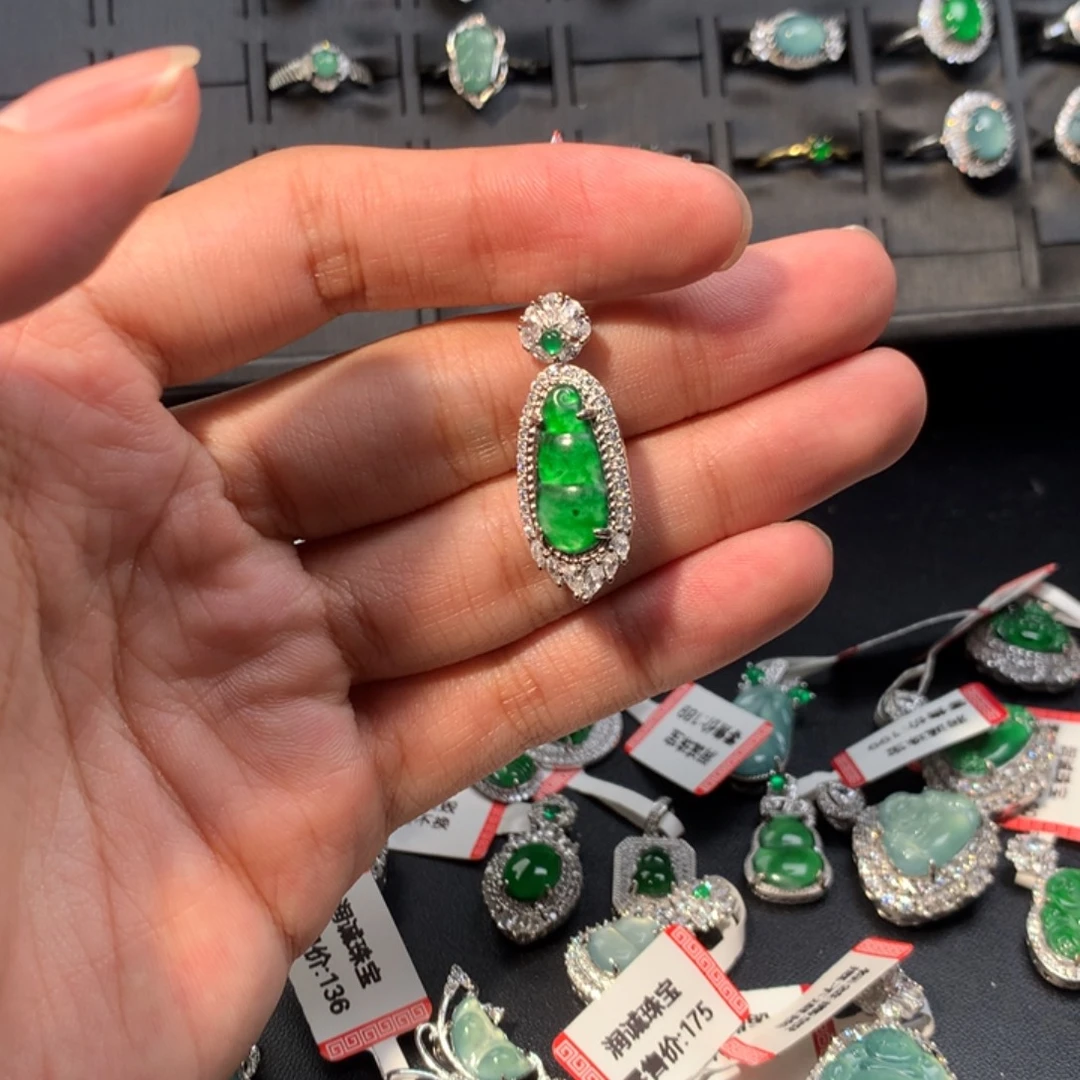 翡翠未镶嵌吊坠(不含链)
