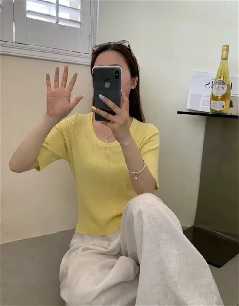 新款时尚圆领纯色百搭显瘦短袖针织衫女宽松打底上衣