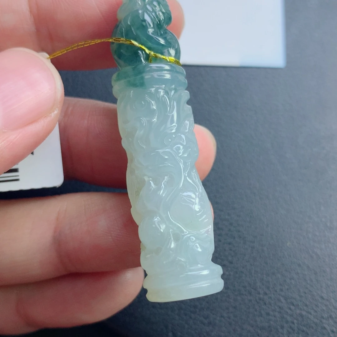 二***壹颈饰未镶嵌翡翠龙柱