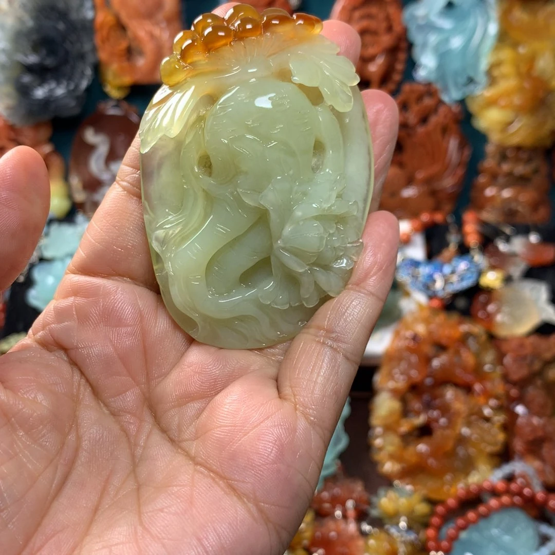 蛇纹石玉挂坠未镶嵌