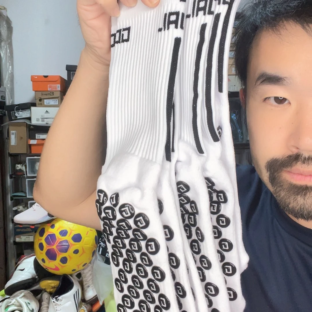 三双白色19.9包邮非偏远均码硅胶颗粒中筒袜