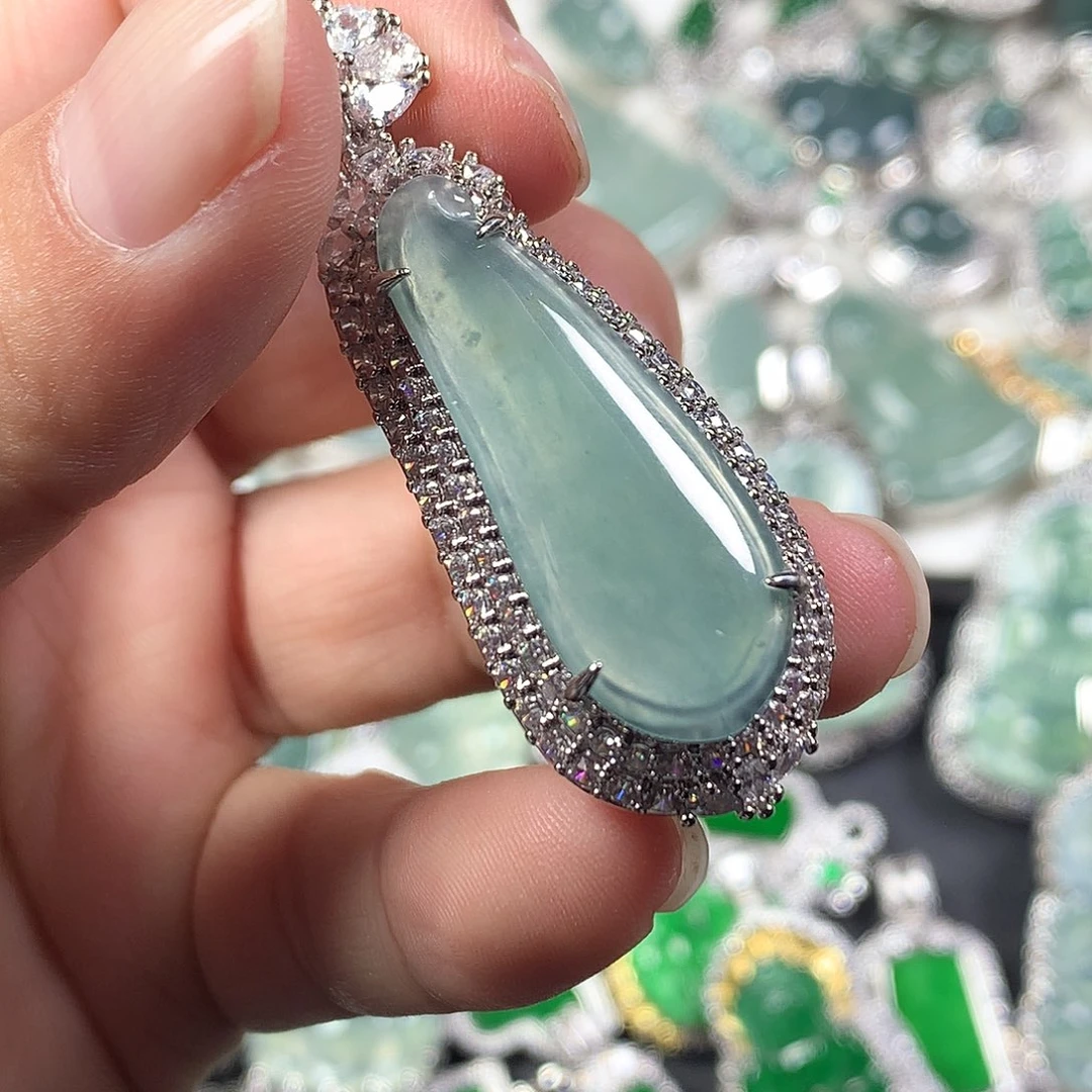 翡翠未镶嵌颈饰福瓜