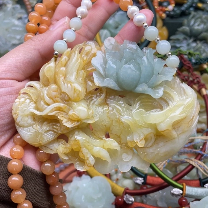 蛇纹石玉吊坠合金