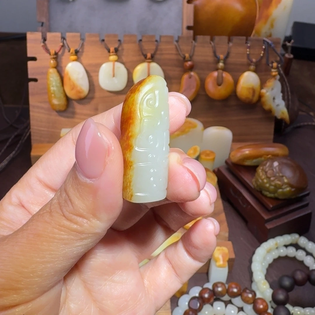 和田玉颈饰未镶嵌