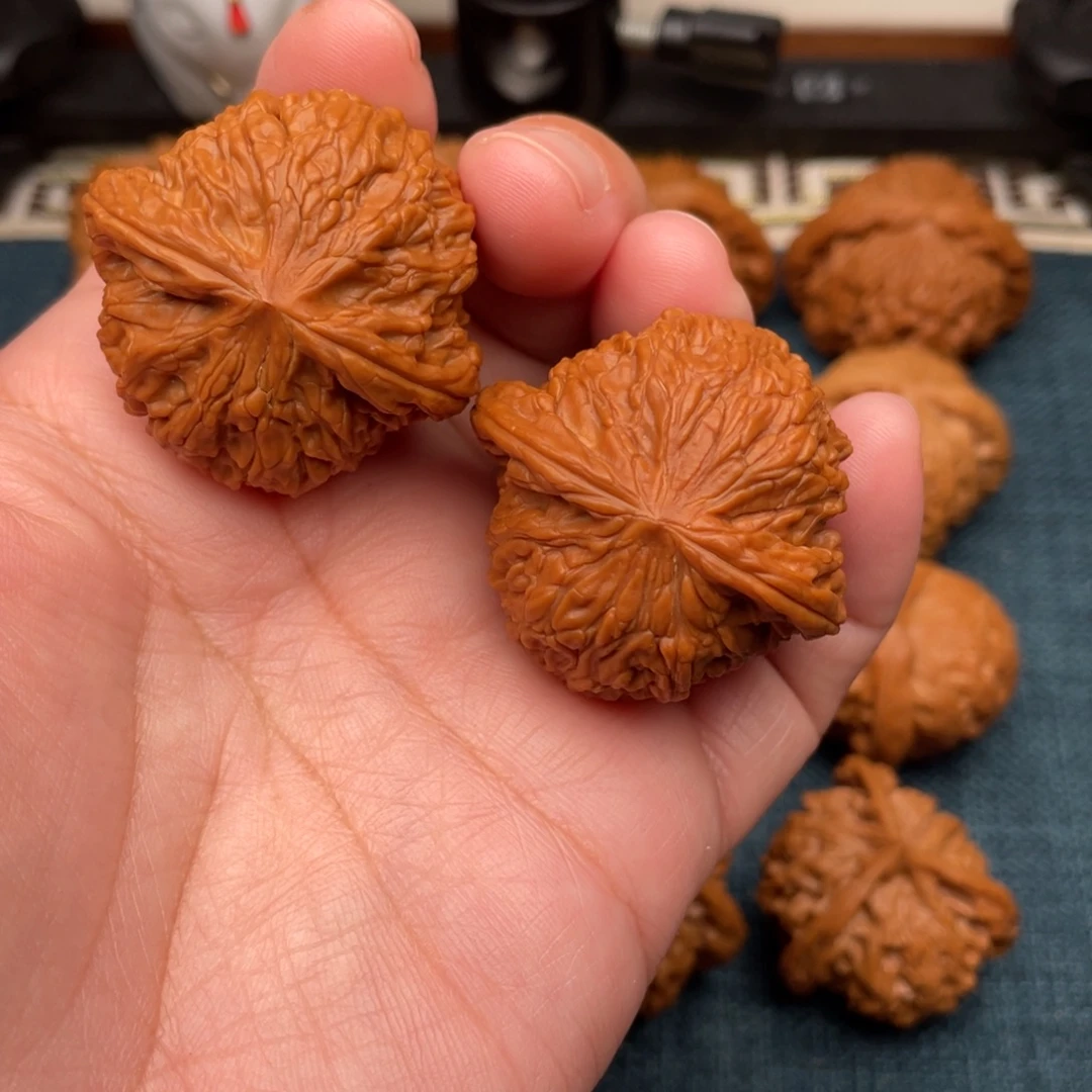 文玩核桃把件全品红皮山地磨39