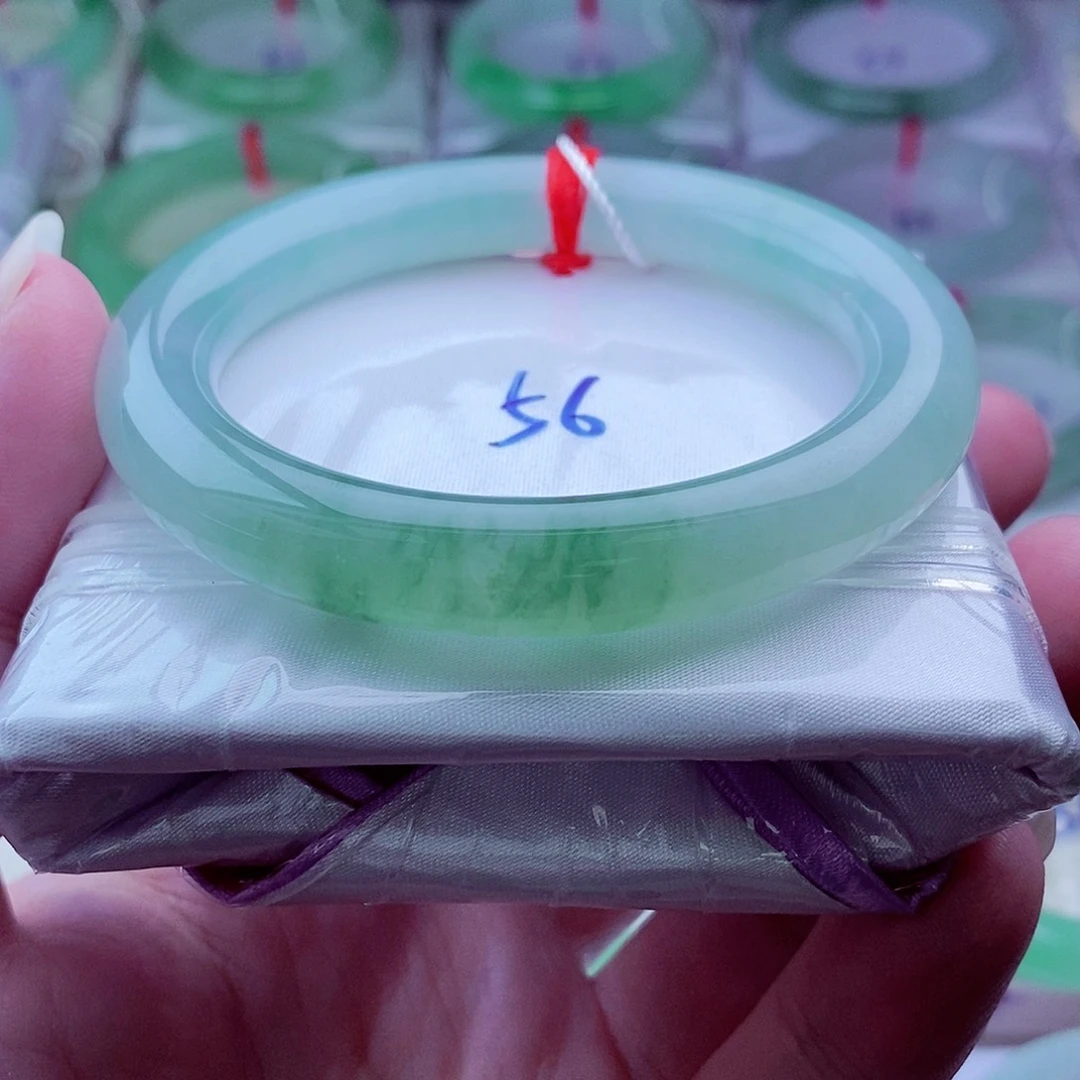 翡翠未镶嵌手镯（圆镯）430意境飘花冰透冰胶起光高贵优雅