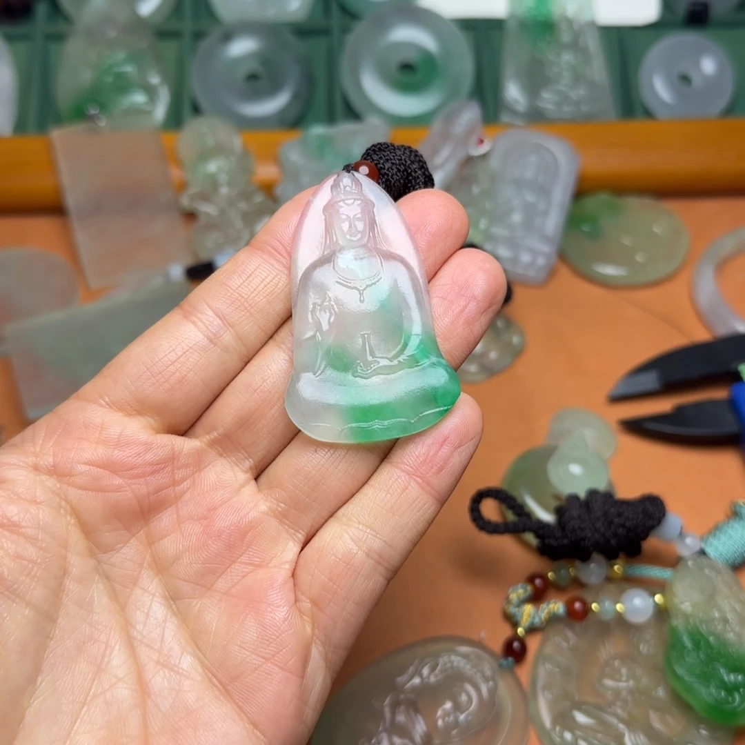 翡翠未镶嵌颈饰翡翠观音