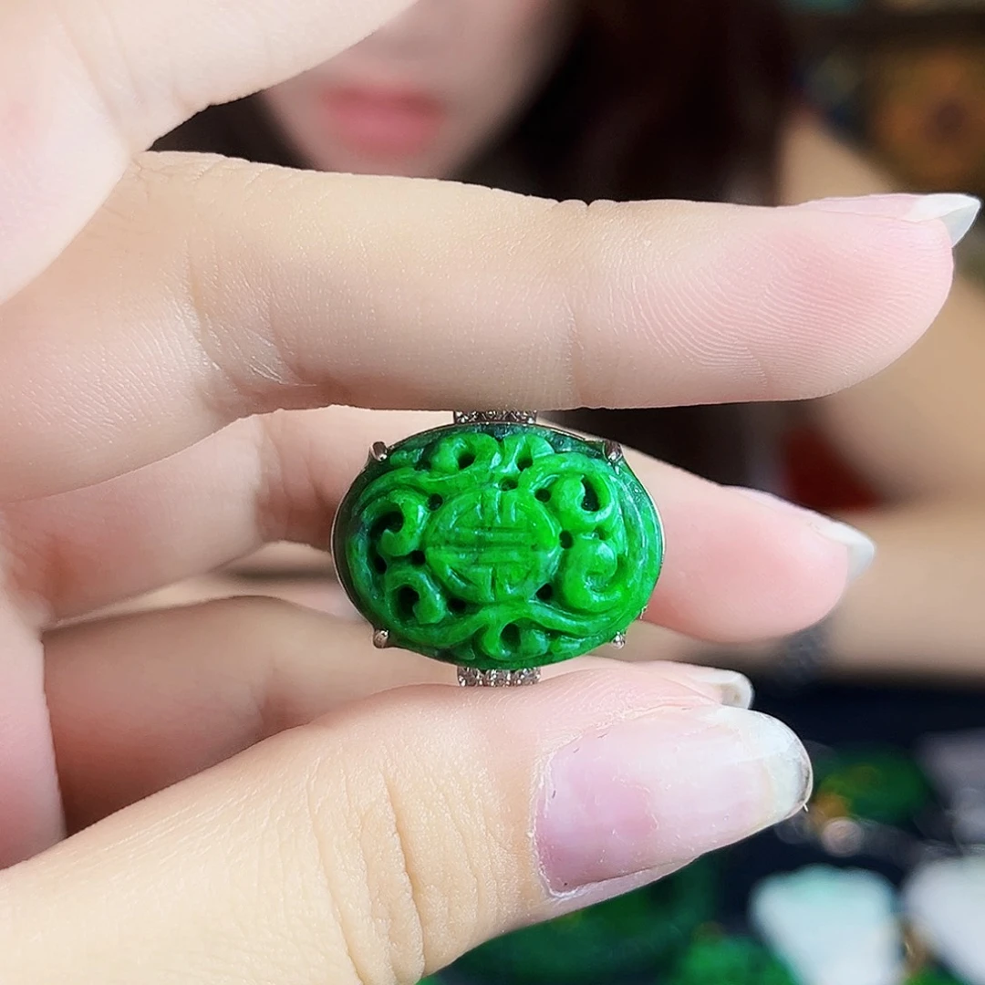 颈饰未镶嵌翡翠多样性