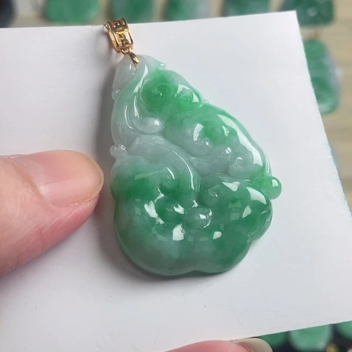 颈饰18K金镶嵌翡翠