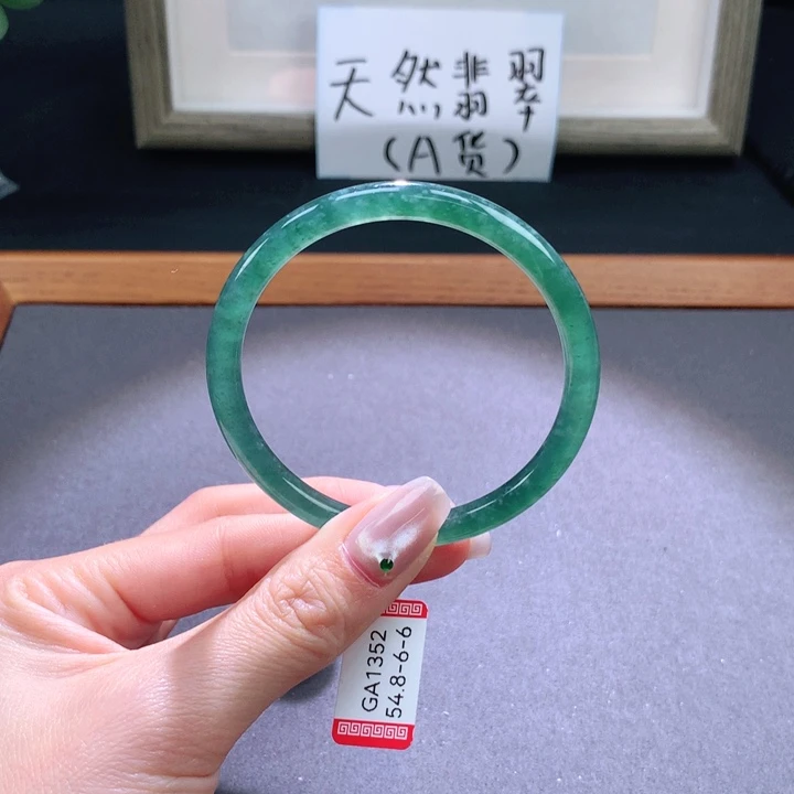 翡翠手镯未镶嵌天然翡翠手镯