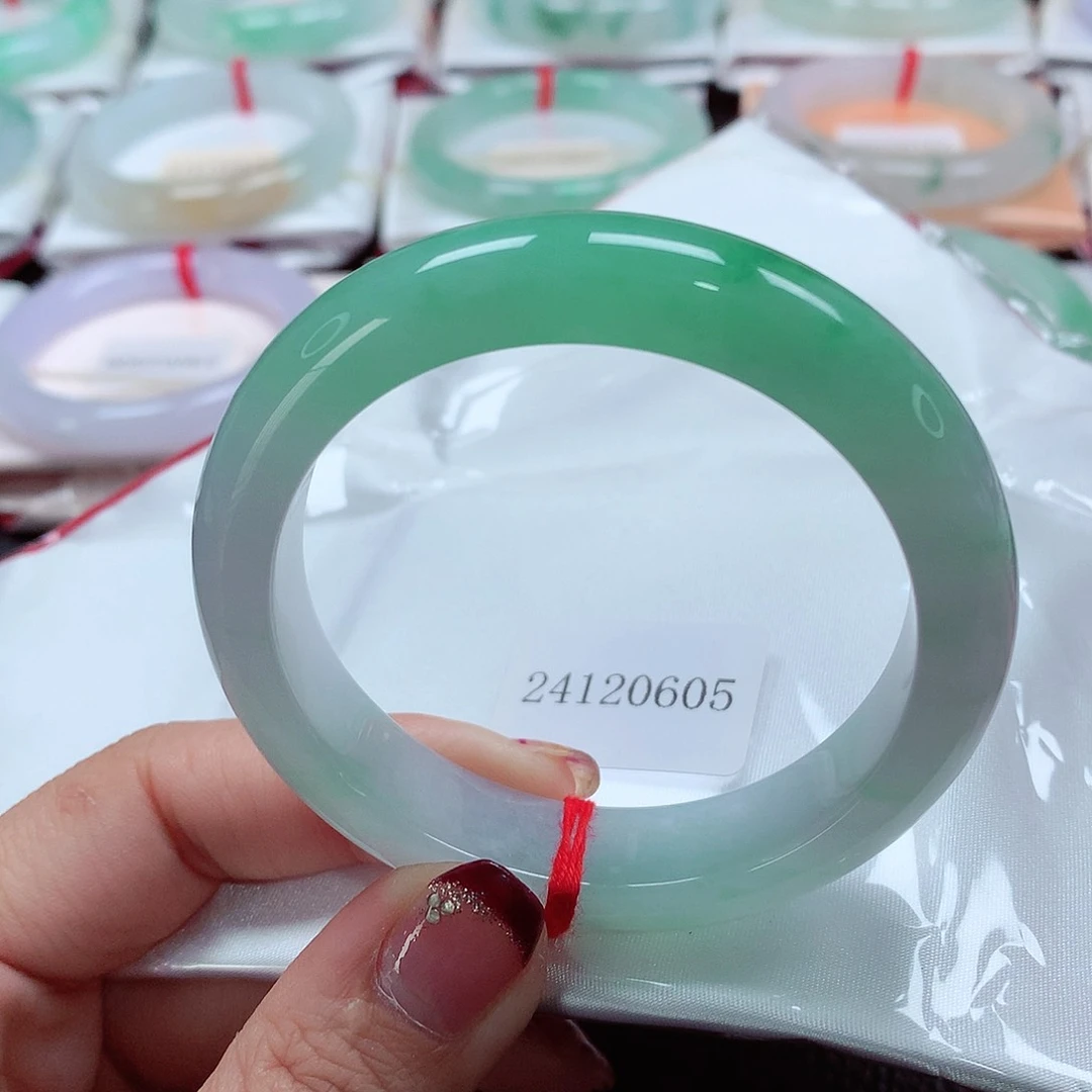 翡翠手镯未镶嵌天然A货翡翠