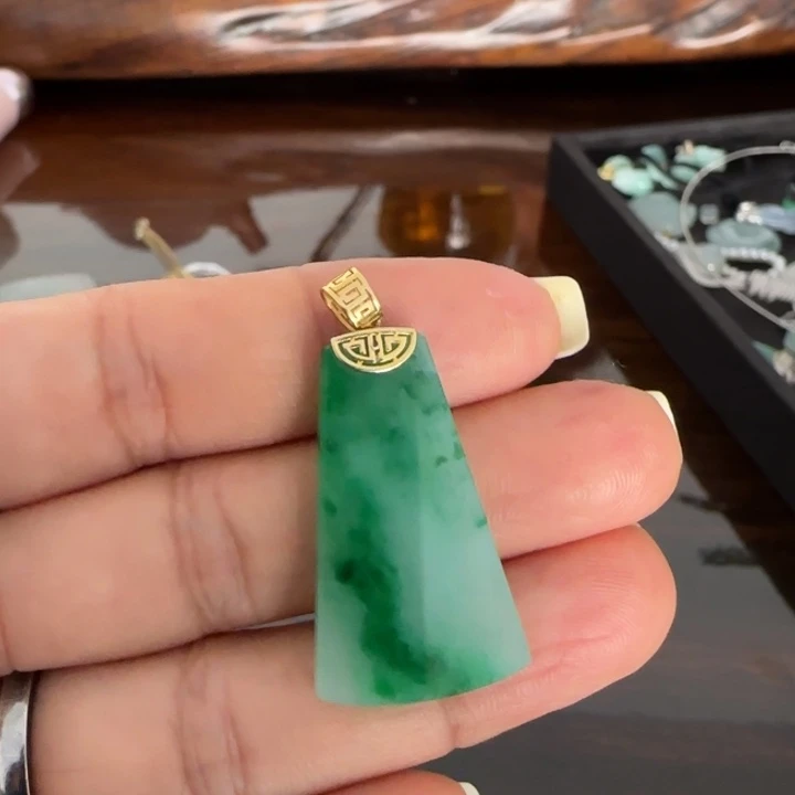 翡翠颈饰18K金镶嵌@*岁无事牌