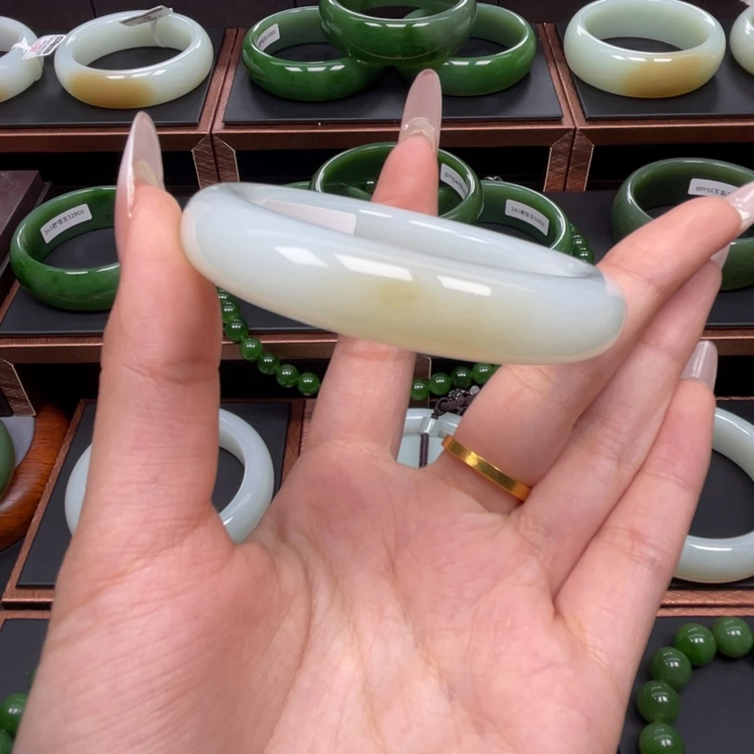 和田玉未镶嵌手镯