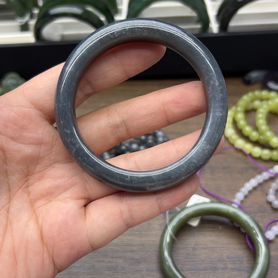 未镶嵌手镯和田玉56.6圈围933瑕