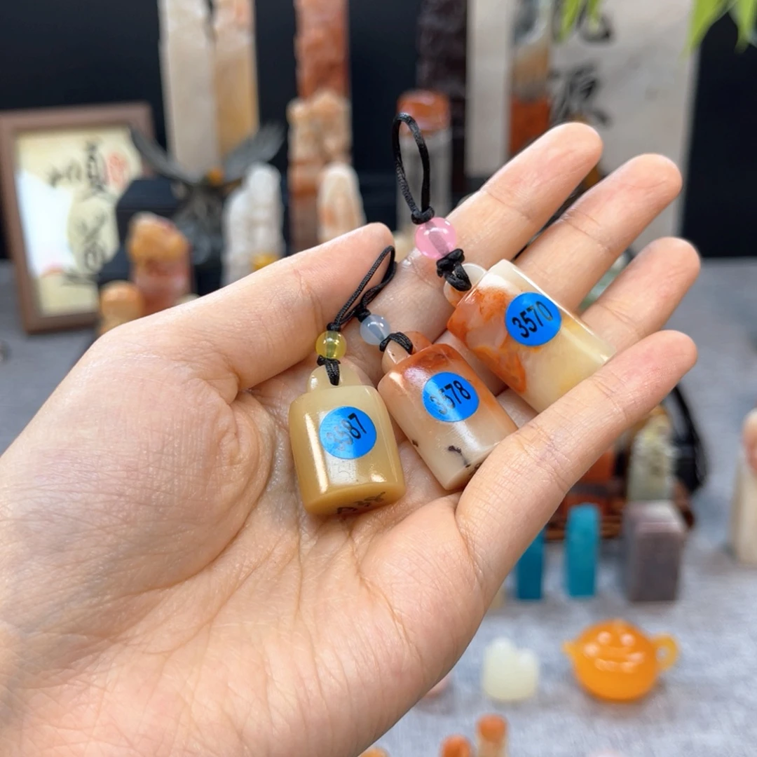 绯***影寿山石印石3578。 3570   3587