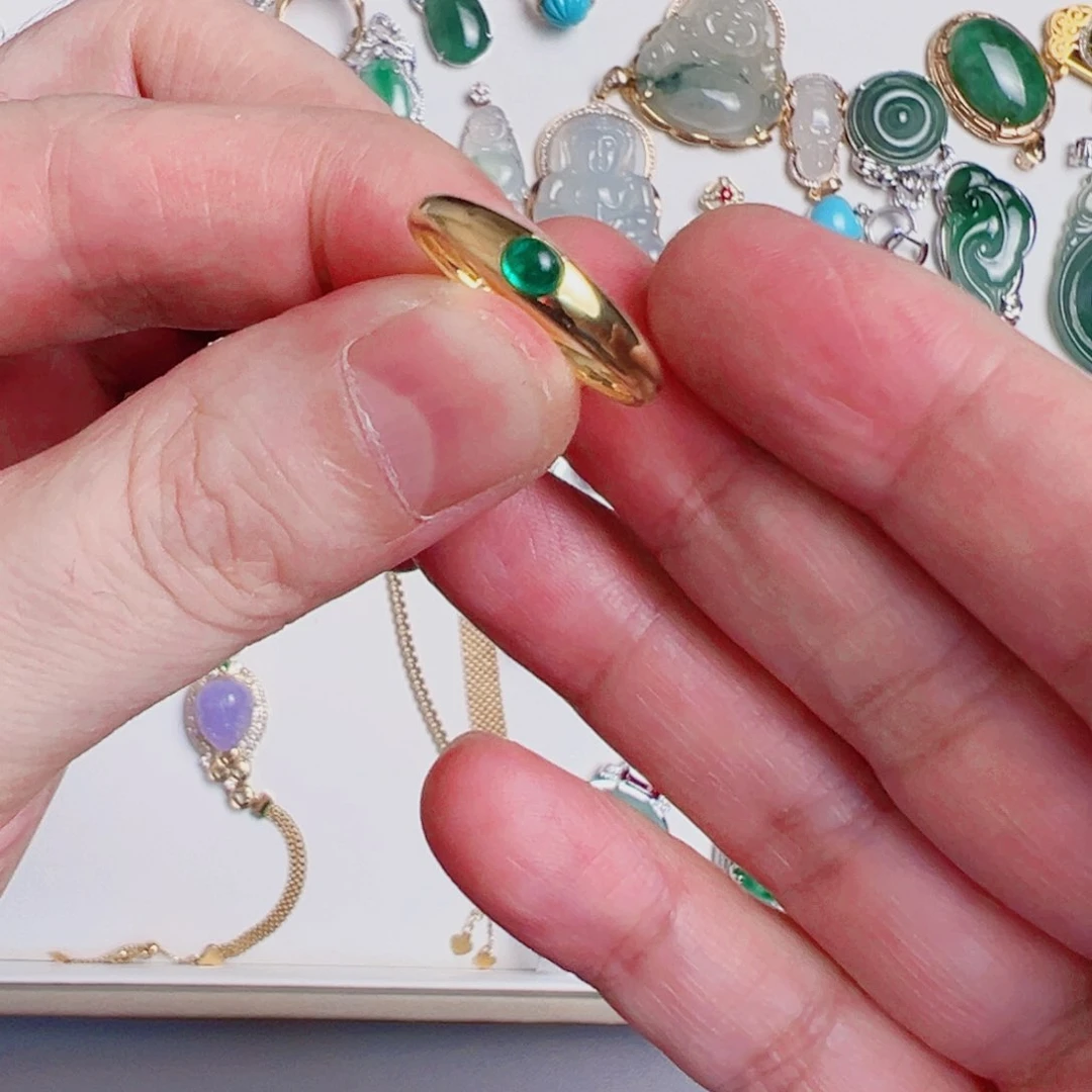 祖母绿戒指18K金镶嵌