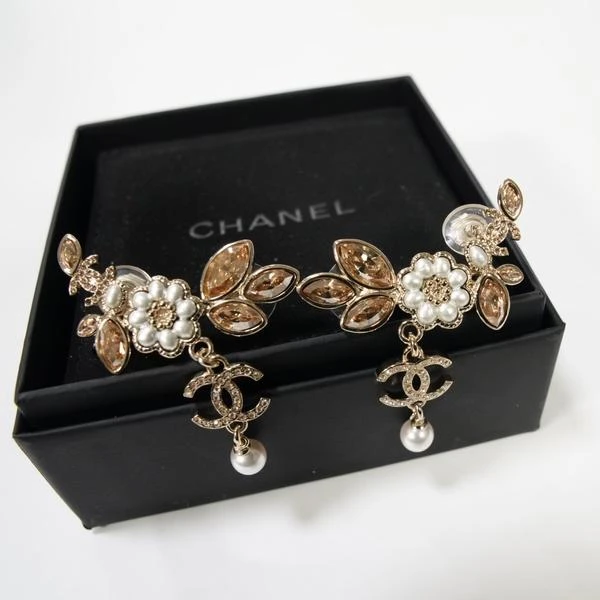 Chanel 闪钻麦穗珍珠花朵耳夹