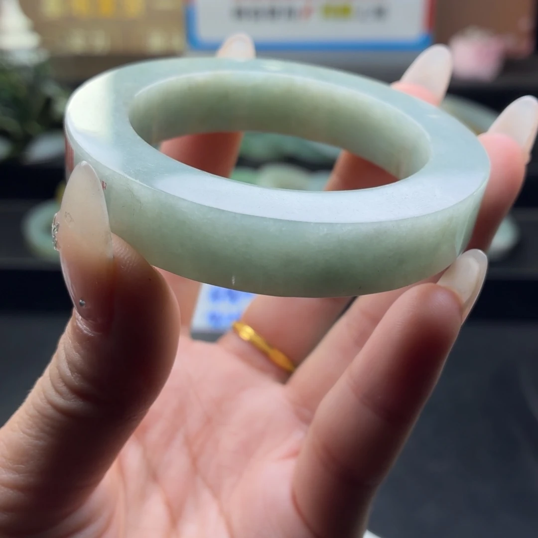 定制翡翠未镶嵌翡翠手镯