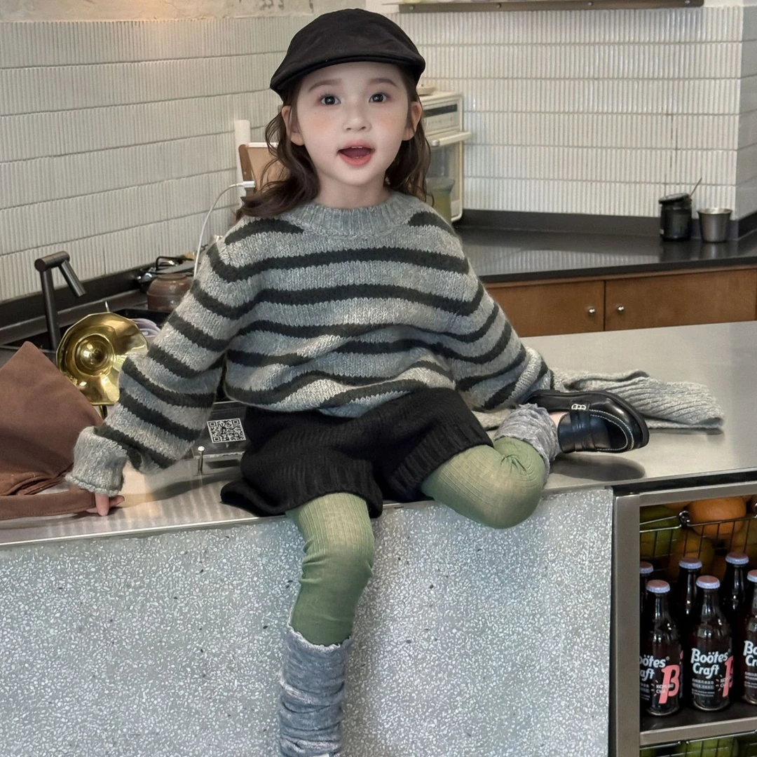 小思家女童2025秋季韩版英伦风条纹针织上衣复古气质毛线短裤套装