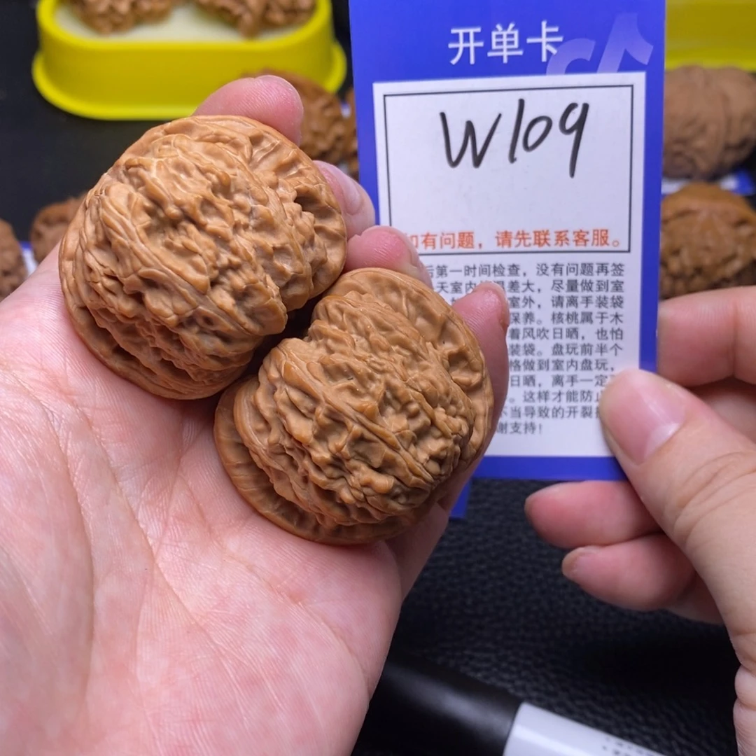 风***畔把件桃核43球白、w109