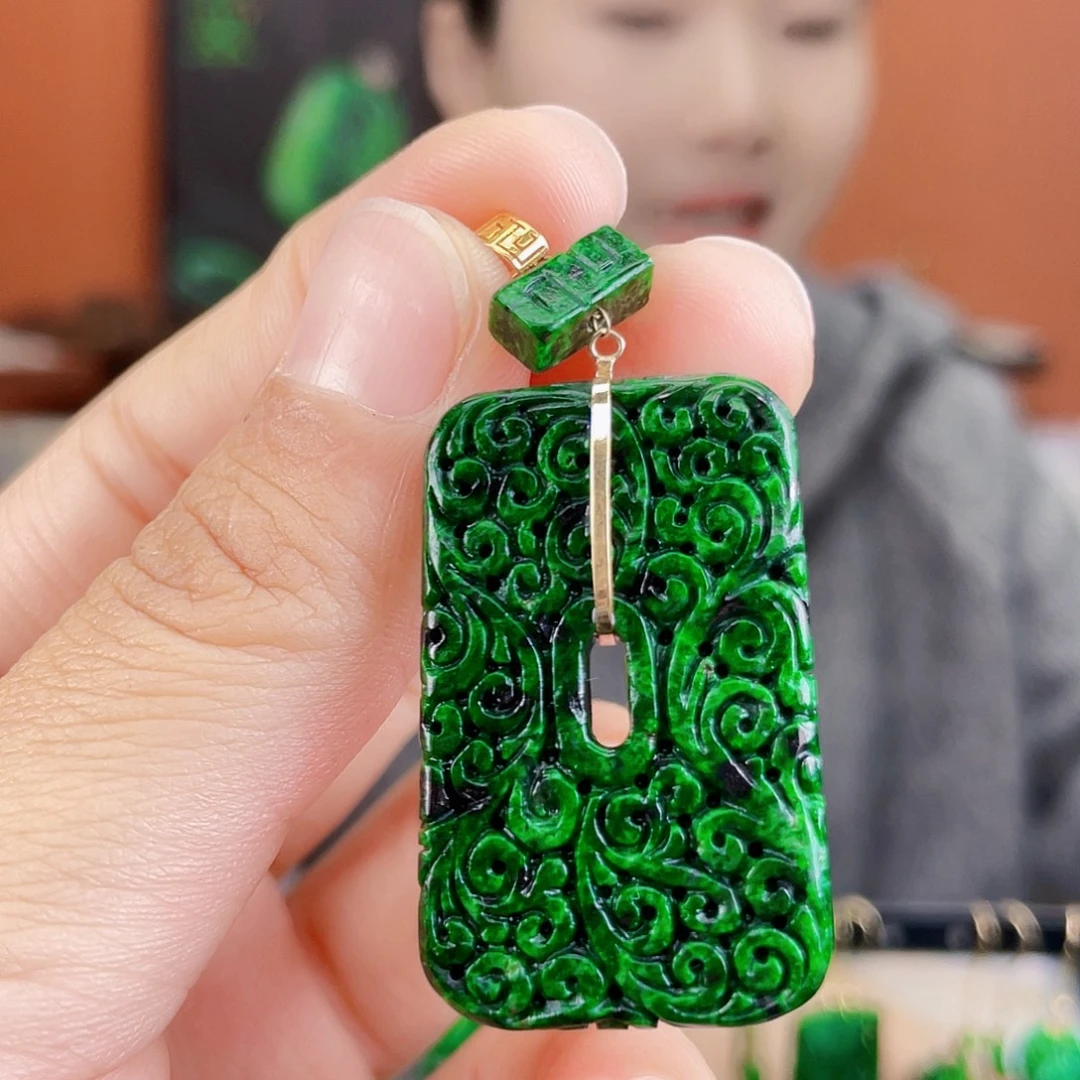 翡翠18K金镶嵌耳饰