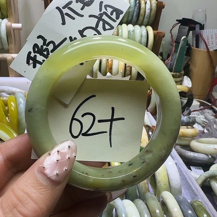 透闪石-蛇纹石玉未镶嵌手镯