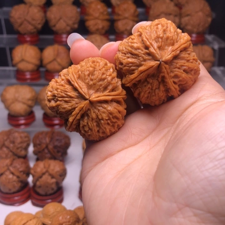 文玩核桃吊坠32花中花一生一世